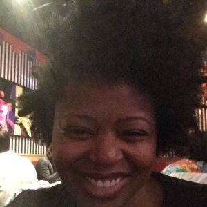 Meet your Posher, Lorie